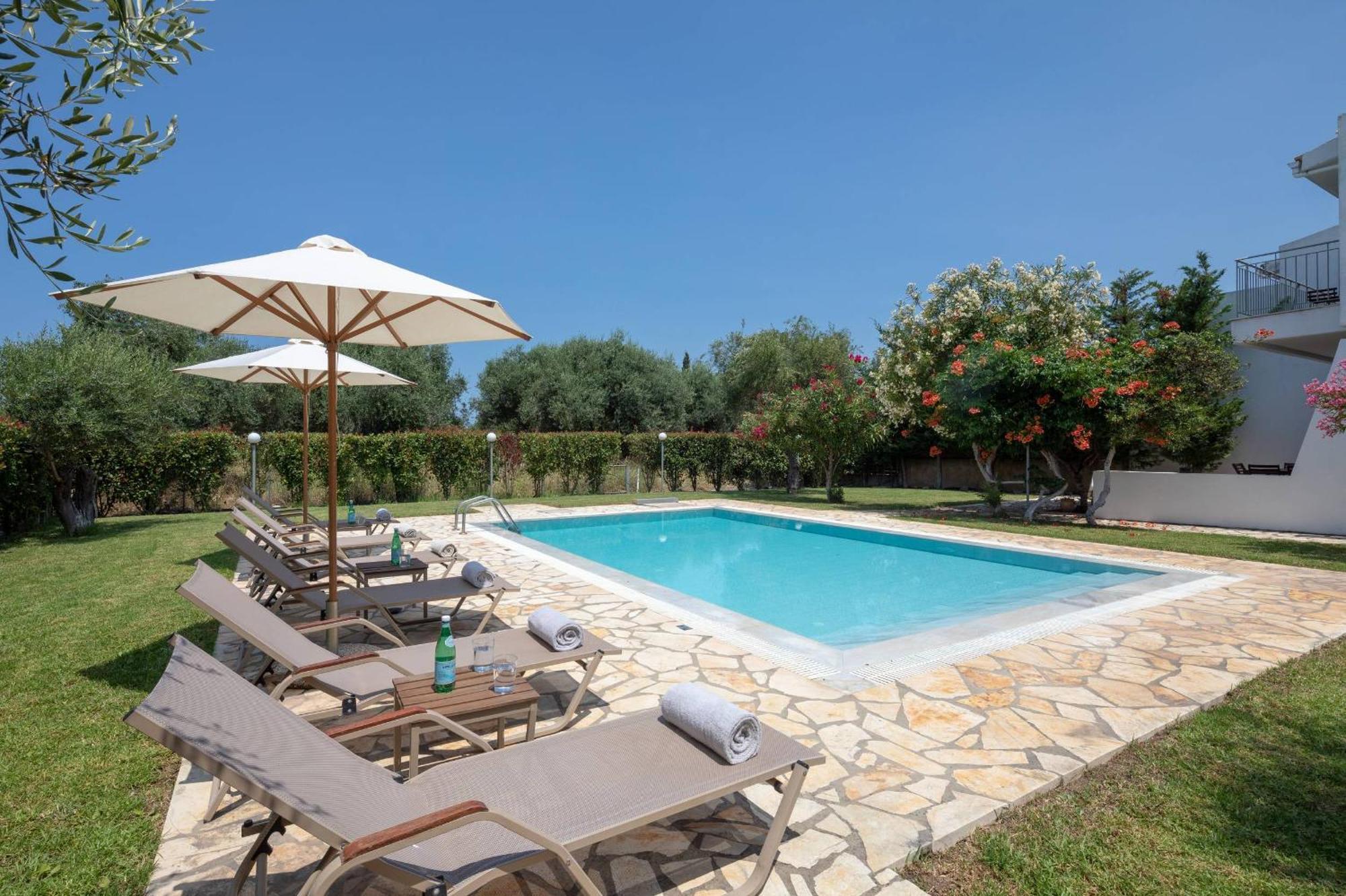 Skales Villas Almiros Beach エクステリア 写真